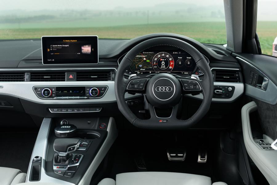 Панель приборов Audi RS4 Avant (B9) 2018 года  (UK) (фото 8 из 40)